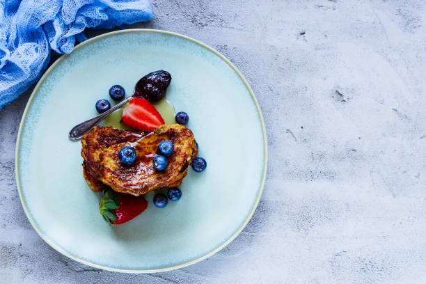 istock Cinnamon French Toasts 835481480