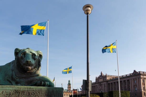 sveriges riksdag - parliament house in stockholm, gamla stan, sweden - sveriges helgeandsholmen imagens e fotografias de stock
