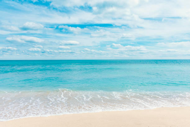 пляж в майами-бич - southern sky стоковые фото и изображения