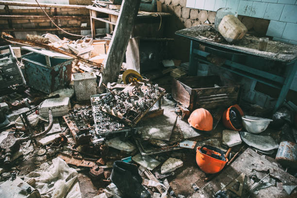 istock Room with old rubbish in an abandoned factory 835672354