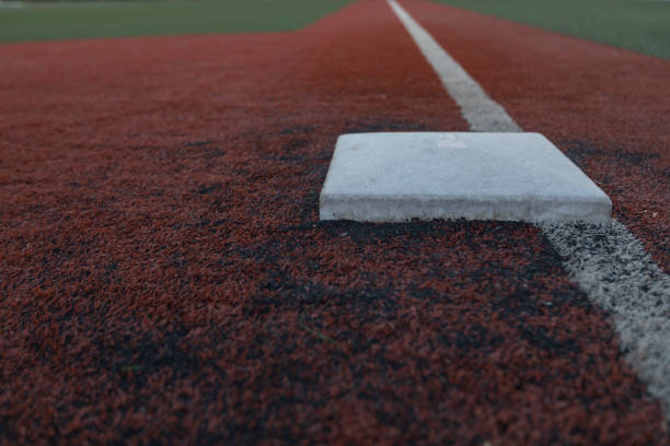 terza linea di base - baseball base baseball diamond field foto e immagini stock