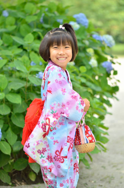 istock Japanese clothes girl 835749288