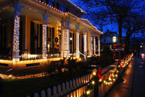 victorian christmas - bow building imagens e fotografias de stock