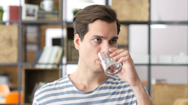 istock Handsome businessman in casual cloth drinking water in office 835775878