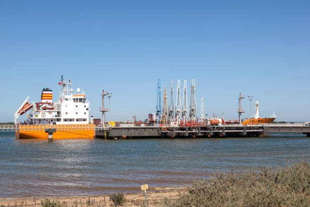 Oil tanker