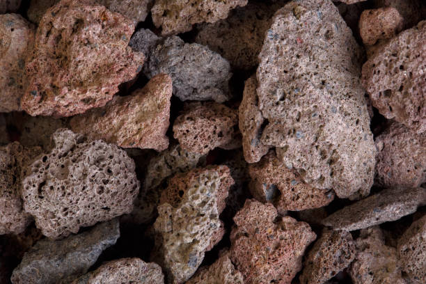 foto macro de pedras de lava vulcânica vermelho - volcanic stone - fotografias e filmes do acervo