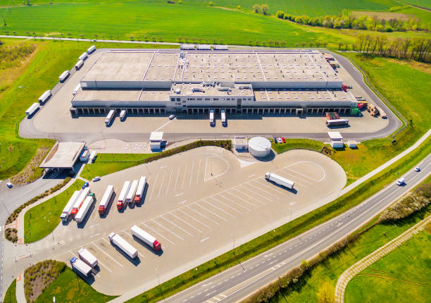 istock Aerial view of warehouse with trucks. 835875198