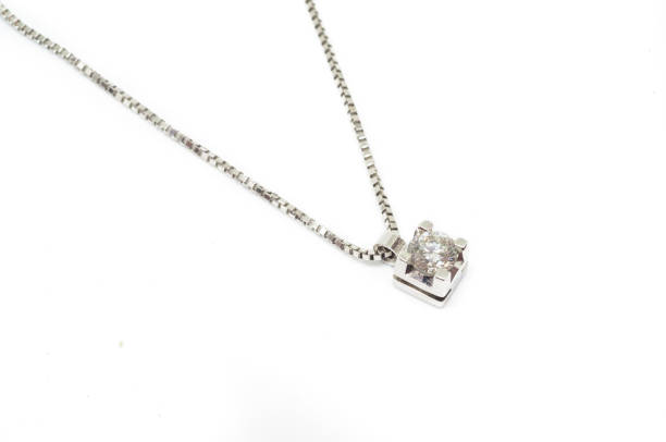 collana fine jewellery con ciondolo di diamanti - fondo raggera foto e immagini stock