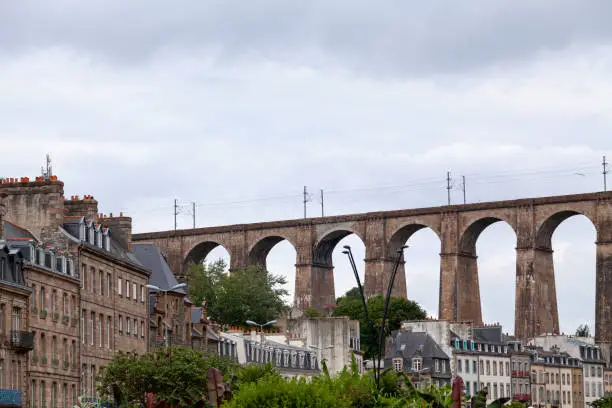 The Morlaix viaduct is a viaduct-type railway bridge that allows crossing the Morlaix river and serving the city railway station via the Paris-Montparnasse line to Brest.