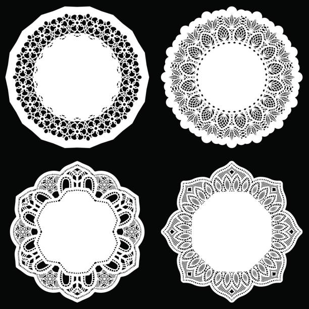 ilustraciones, imágenes clip art, dibujos animados e iconos de stock de conjunto de elementos de diseño, cordón redondo tapetito de papel, servilleta para decorar la torta, plantilla de corte, elemento de felicitación ilustraciones vectoriales - paper lace isolated on red white