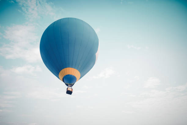 istock Vintage hot air balloon 836080706