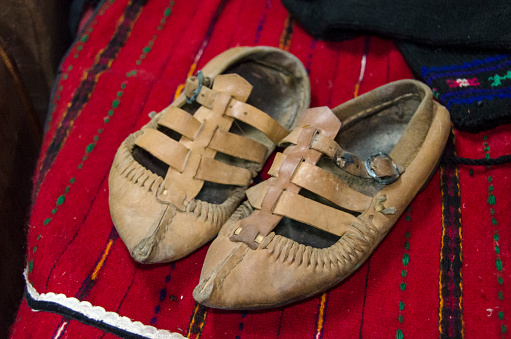 Macedonian Folk shoes - leather traditional shoes – Оpinok