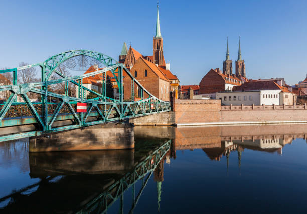 istock Tumski Bridge and Wroclaw Collegiate Church 836147798