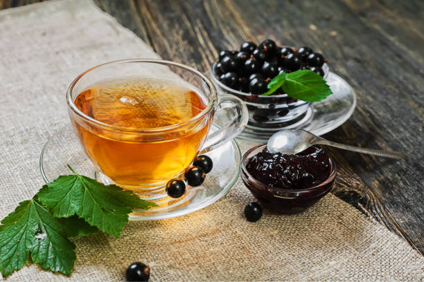 tea with currant jam - tea berry currant fruit imagens e fotografias de stock