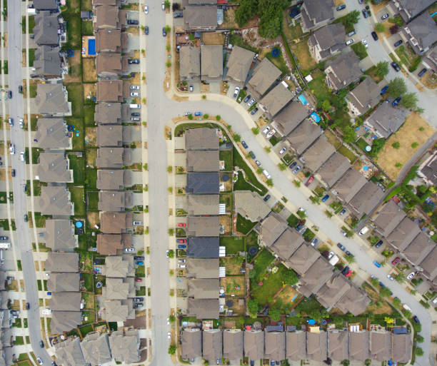 istock Upscale suburban neighborhood 836306642