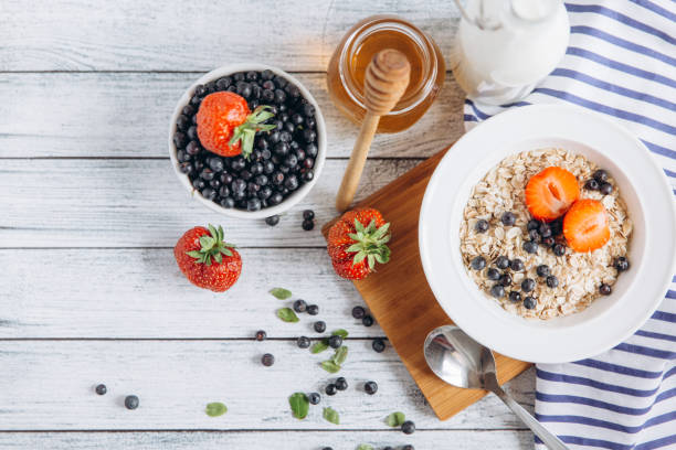 블루베리, 아침 식사, 오트밀 - steel cut oats 뉴스 사진 이미지
