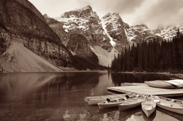 istock Moraine Lake boat 836417808