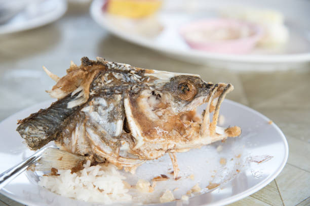 istock Head Skeleton of fried fish on dish, It's Delicious food 836433430