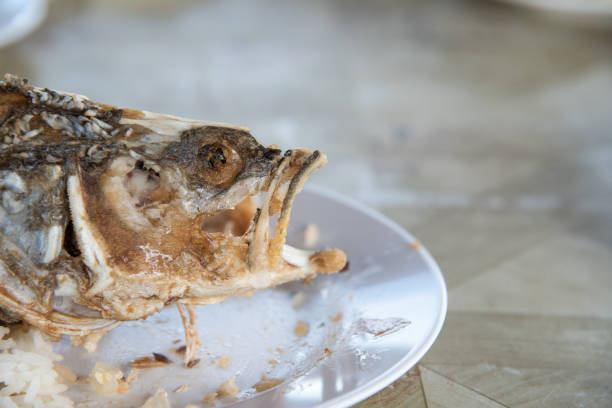 istock Head Skeleton of fried fish on dish, It's Delicious food 836433698