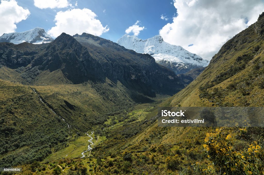 Shapraraju pico de paso Portachuelo, Perú - Foto de stock de Agua libre de derechos