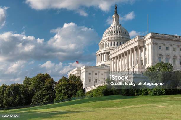 Capitolio De Estados Unidos Foto de stock y más banco de imágenes de Edificio del Capitolio - Washington DC - Edificio del Capitolio - Washington DC, EE.UU., Cámara de Representantes de los Estados Unidos