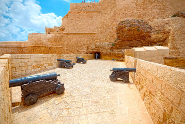 Victoria bulwark, Ir-Rabat, Gozo, Malta The Ancient Citadel (also called Cittadella or Kastel) rises dramatically above ir-Rabat. Built on a strategic point, it overwhelms the profile of the city. knights of malta stock pictures, royalty-free photos & images