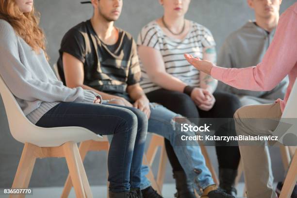 Photo libre de droit de Jeunesse Rebelle À La Psychothérapie banque d'images et plus d'images libres de droit de Adolescent - Adolescent, Thérapie de groupe, Séance de psychothérapie