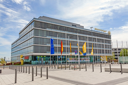 Trade fair building in Stuttgart / Leinfelden-Echterdingen - administration building - square at entrance