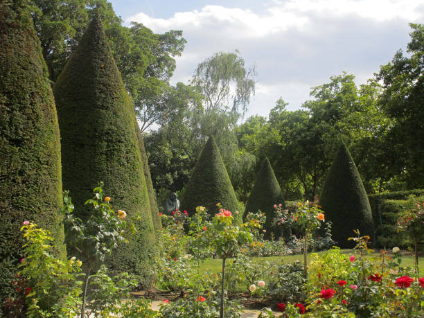 istock The gardens of Paris 836702728