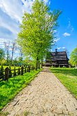 pfad-zur-alten-holzkirche-in-lipnica-murowana-an-sonnigen-tag-polen.jpg?b=1&s=170x170&k=20&c=e32gvMocY1_vY_wBWeMd7P4mUeuN4oGRlCCPD39Gh9o=