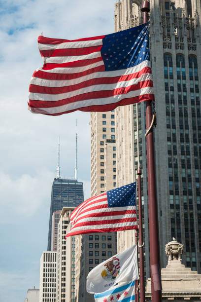 de chicago  - american flag architectural feature architecture chicago - fotografias e filmes do acervo
