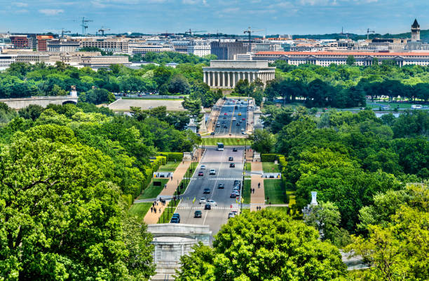 вид с арлингтонского кладбища на мемориал линкольна в вашингтоне, .c - washington dc skyline panoramic arlington national cemetery стоковые фото и изображения