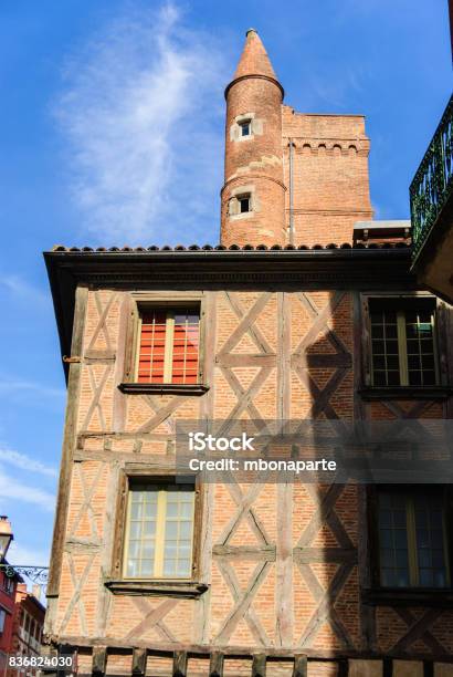 Casco Antiguo Medieval De Toulouse Francia Foto de stock y más banco de imágenes de Arquitectura - Arquitectura, Arte, Azul