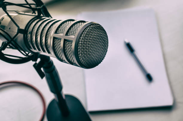 professional microphone professional microphone in a radio Studio podcasting stock pictures, royalty-free photos & images