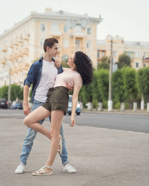 istock Teenagers on a date 837009772