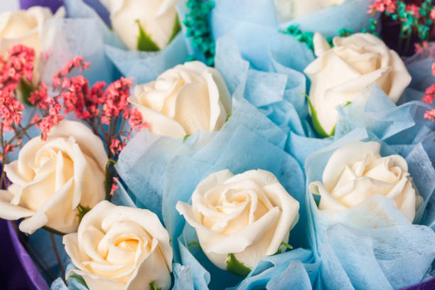 istock golden roses wrapped studio shot 837032120