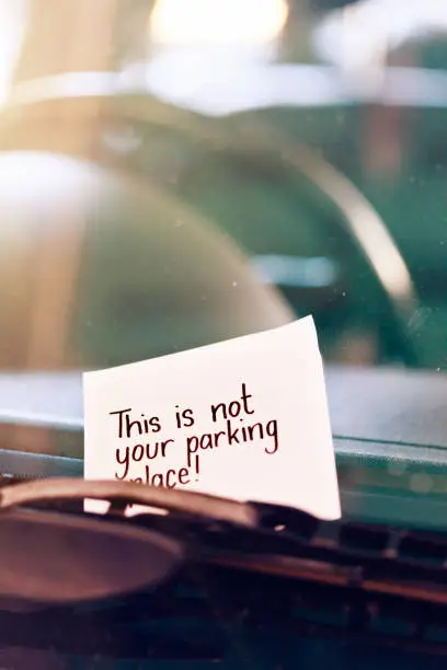 Photo of Unsigned note on windscreen:  