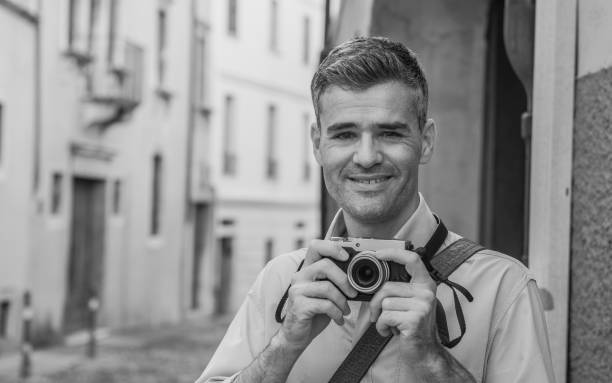 istock Tourist shooting in the street 837338080