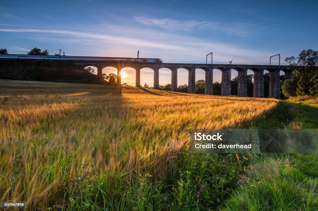 Trainieren Sie auf Fluß Aln Viadukt - Lizenzfrei Eisenbahn Stock-Foto