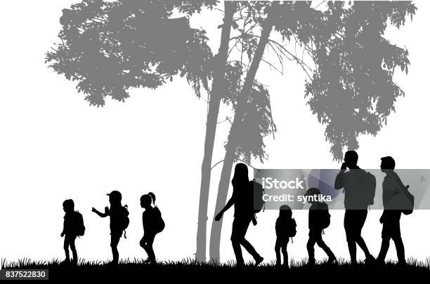 Ilustración de Familia Con Mochilas De Viaje y más Vectores Libres de Derechos de Excursionismo - Excursionismo, Silueta, Niño