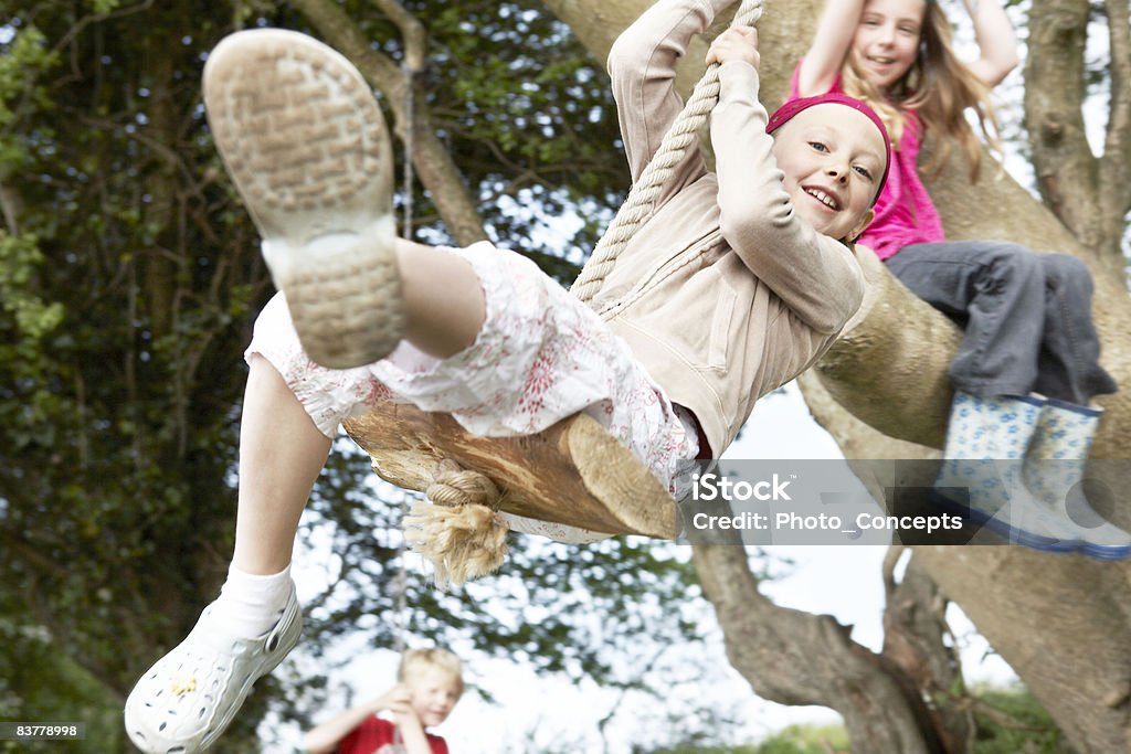 Junges Mädchen auf eine Seilschaukel "Mumbles, Swansea, Wales" - Lizenzfrei Seilschaukel Stock-Foto