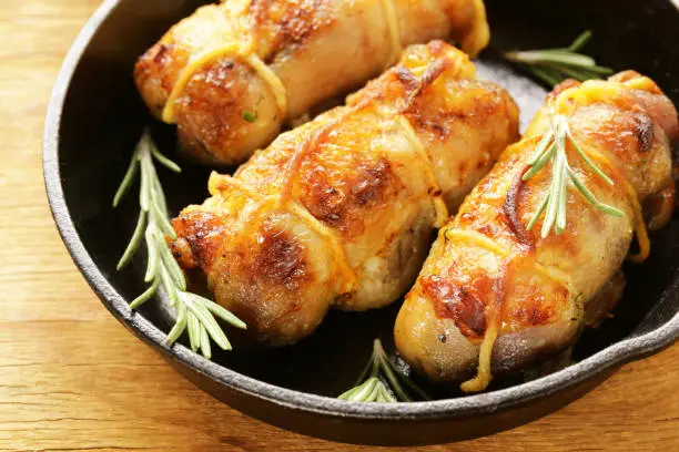 Roast rolls of chicken fillet with herbs