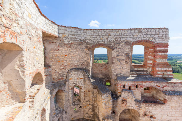 Renaissance castle, defense building, ruins, on a sunny day, Lublin Voivodeship, Janowiec ,Poland Janowiec, Poland - August 9, 2017: Renaissance castle, defense building,ruins, Lublin Voivodeship, Janowiec ,Poland. In 1975 the object was bought by the Museum of Vistula River and since 1993 it has been gradually renovated janowiec poland stock pictures, royalty-free photos & images