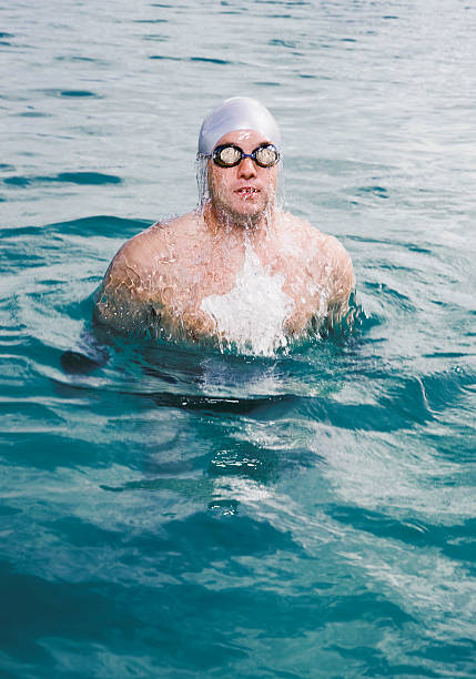 swimmer launching himself out of the water  - 13427 fotografías e imágenes de stock