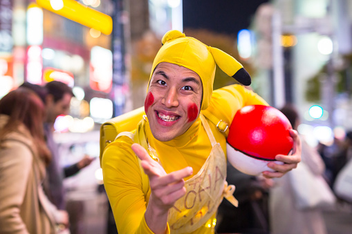 Sluier buitenspiegel Hardheid Man Verkleed Als Pikachu Bij Shibuya Crosswalk In Tokio Japan Stockfoto en  meer beelden van Pokémon - iStock