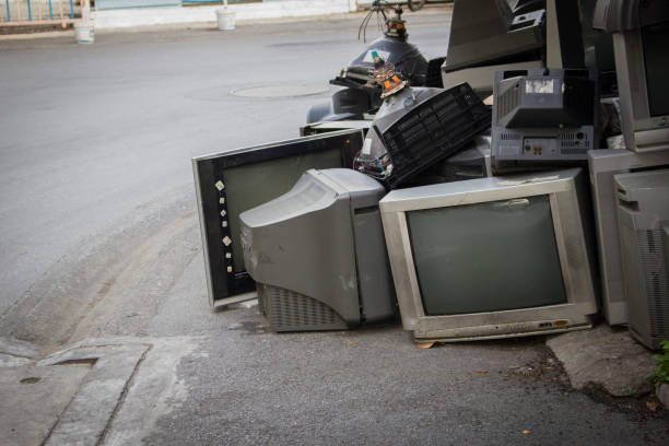 istock Old TV broke down littered on street. 838071910