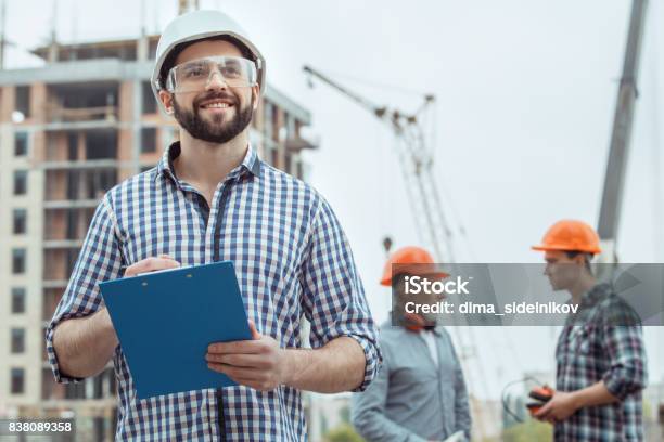 Männliche Arbeit Beim Bau Engineering Besetzung Bauprojekt Stockfoto und mehr Bilder von Ingenieur