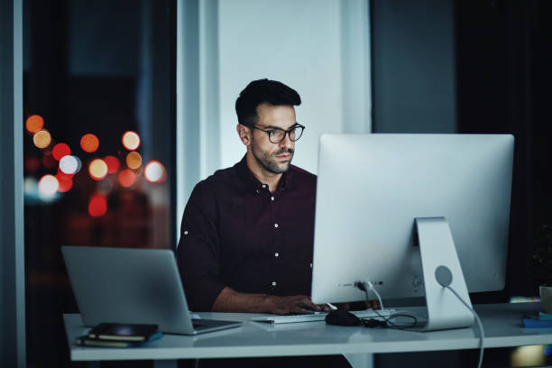 91,900+ Business Man Using Desktop Computer Stock Photos, Pictures ...