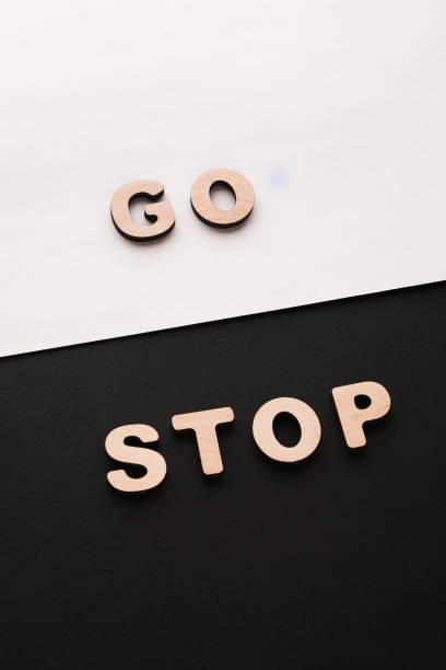 istock Words Go and Stop on contrast background 838214286