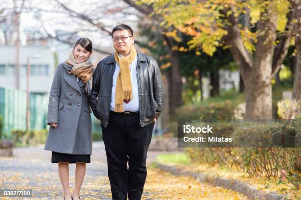 Photo libre de droit de Différence Entre Un Couple Dannées banque d'images et plus d'images libres de droit de Japonais - Japonais, Surpoids, Hommes